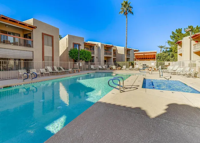 Steps To Pool & Hot Tubs! Snowbird Escape In Holiday home *